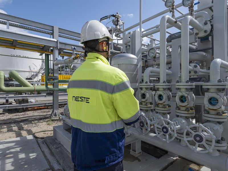Renewable hydrogen electrolyser starts up at Neste’s Rotterdam refinery