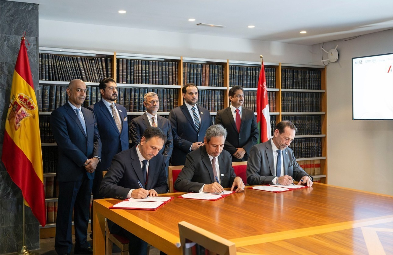 Oman signs MoU with private consortium to explore e-Methanol project