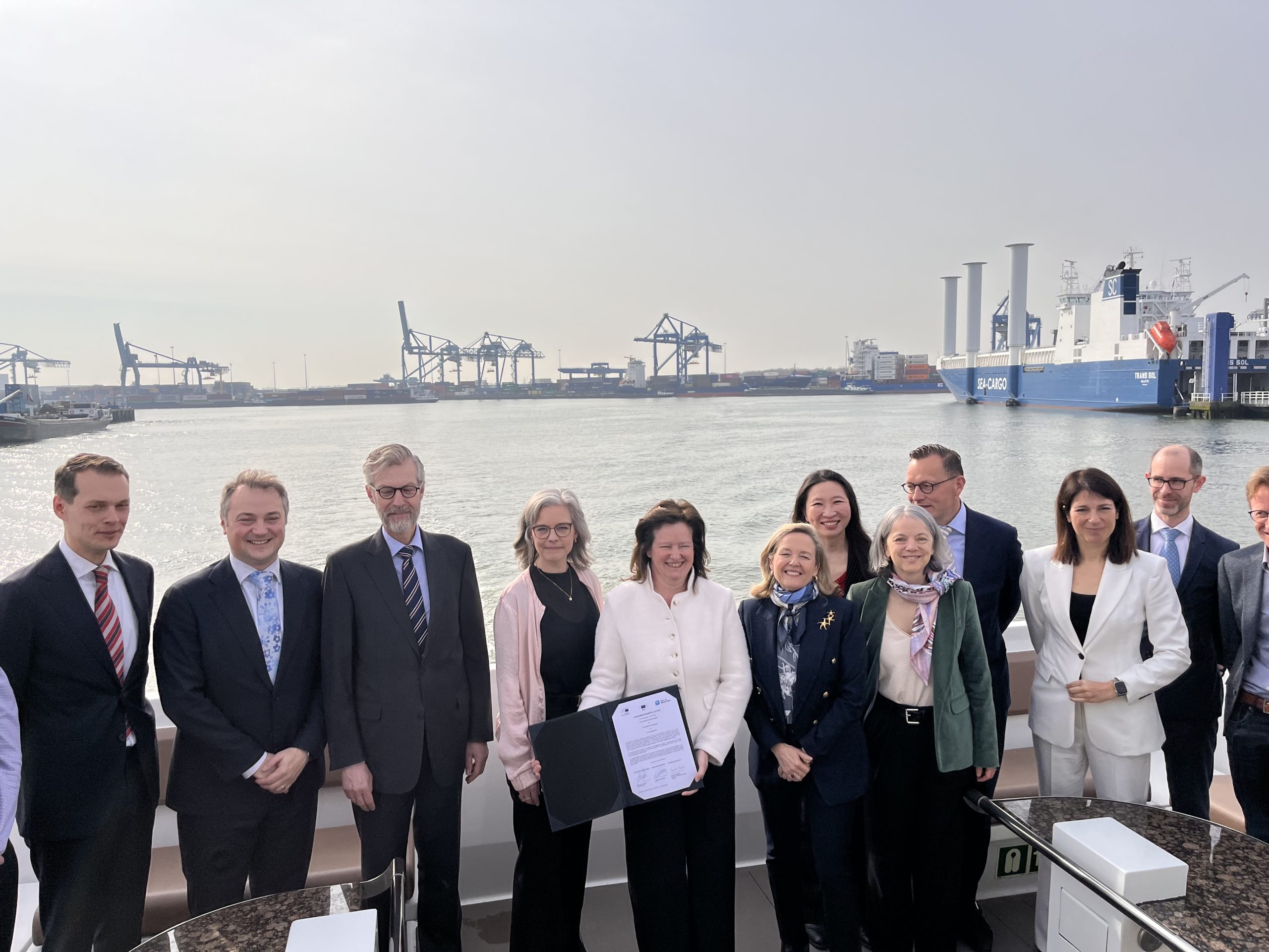 EIB to lend Port of Rotterdam Authority €90 million for shore power facilities at boxship terminals