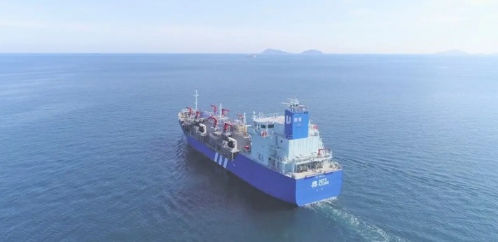 Osaka Gas begins ship-to-ship LNG fuel supply