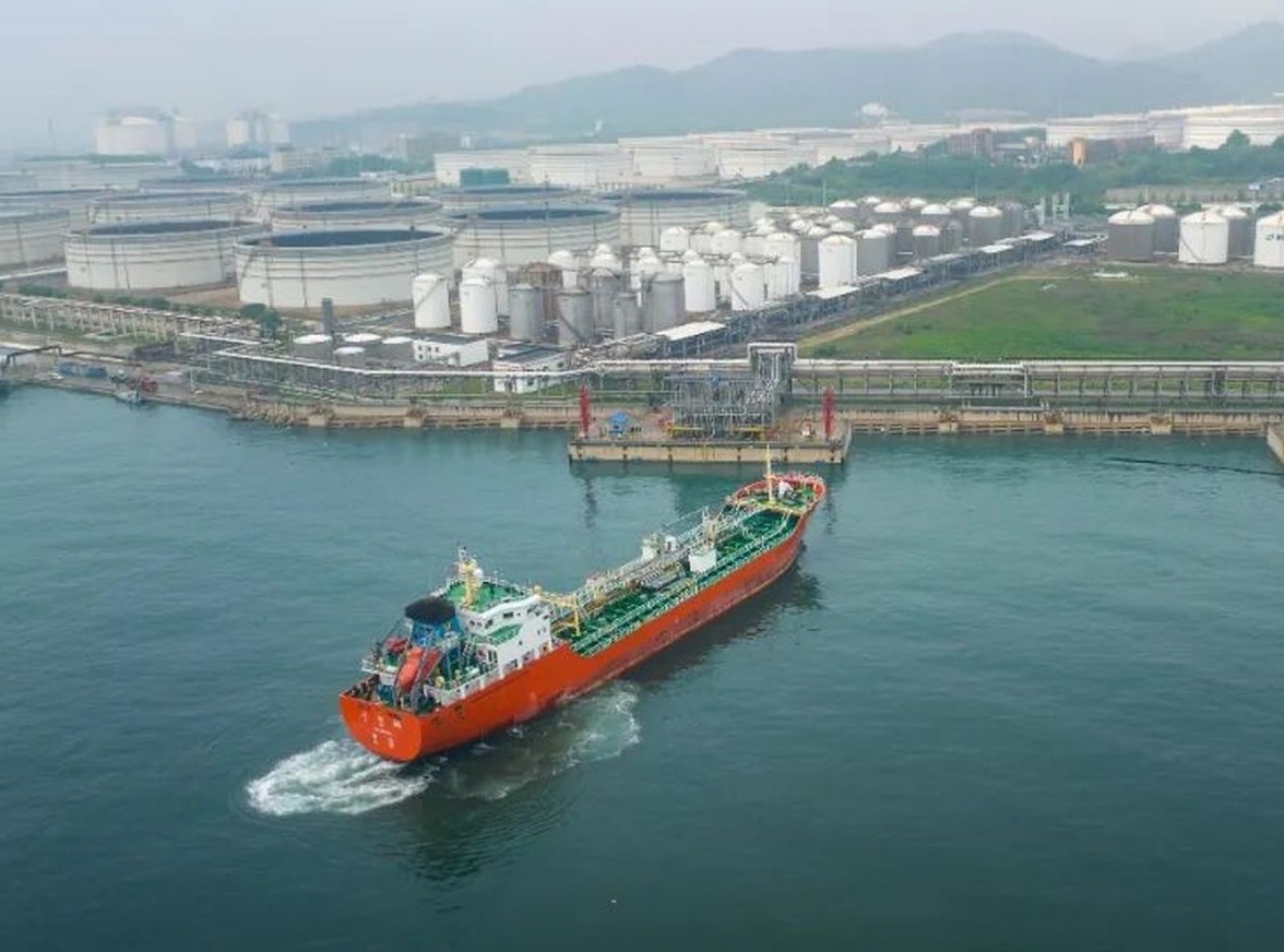 First large-scale green methanol cargo loaded by VTTI Dalian to be used as marine fuel
