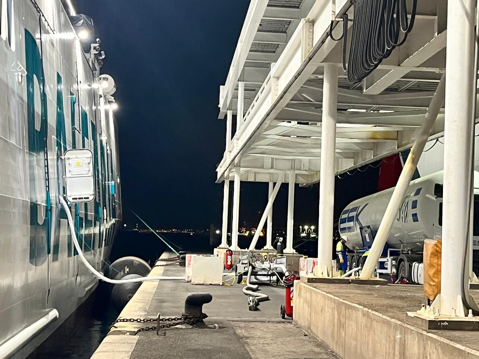 Baleària’s Mercedes Pinto fast ferry completes first Las Palmas LNG bunkering in usual berth
