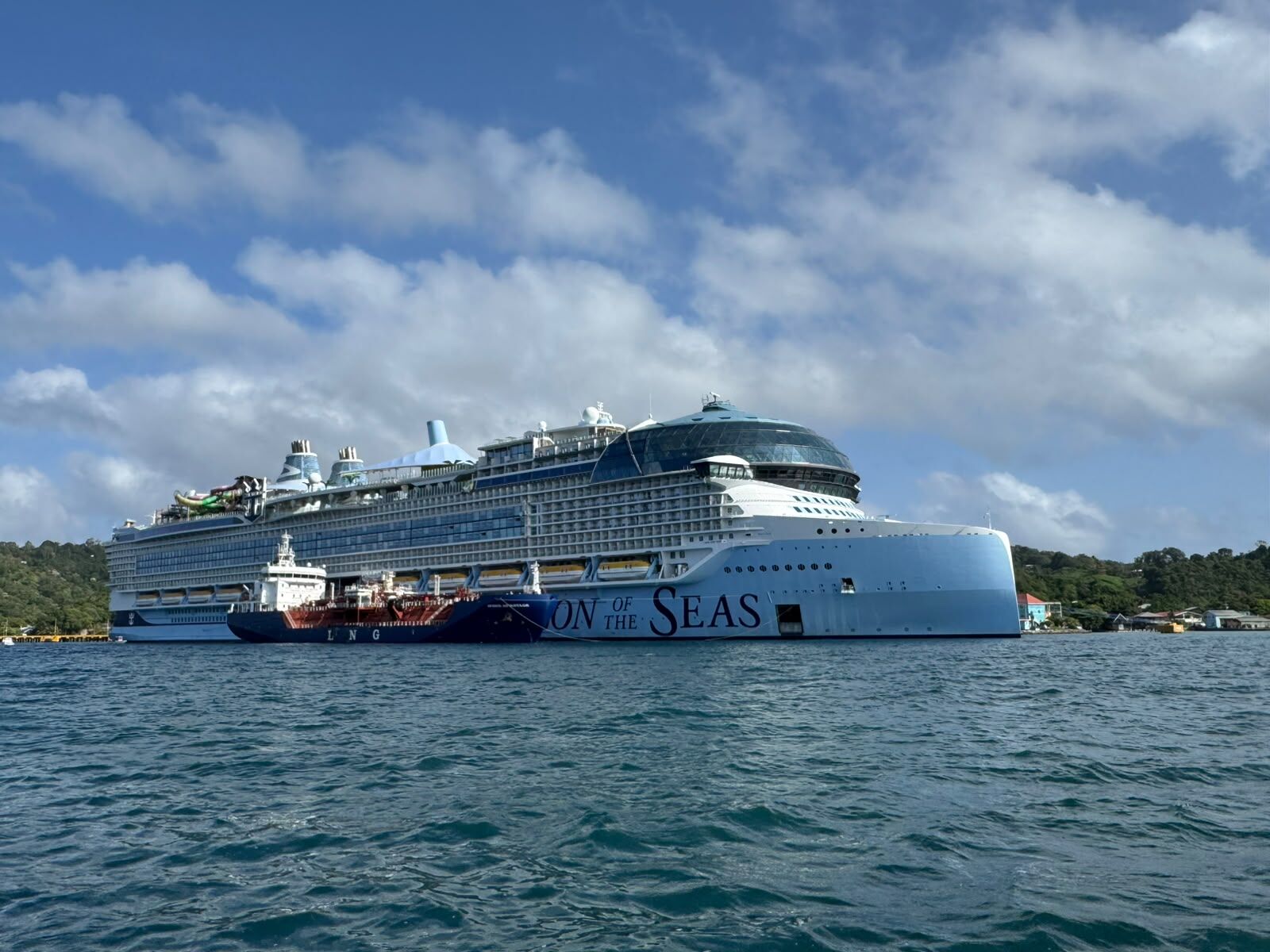 Avenir LNG bunker vessel completes first fuelling of Royal Caribbean cruise ship in Honduras