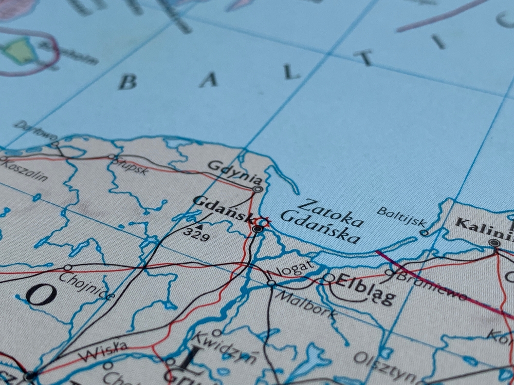 Polish companies sign LNG slot-sharing agreement at Gdańsk FSRU 2