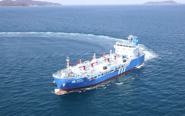 Osaka Gas claims STS LNG bunkering first in Osaka Bay