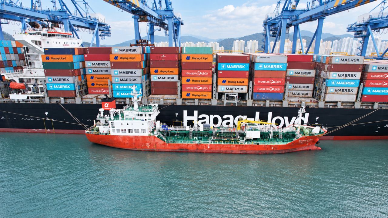 Hapag-Lloyd completes its first SIMOPS biomethanol bunkering in Busan, South Korea