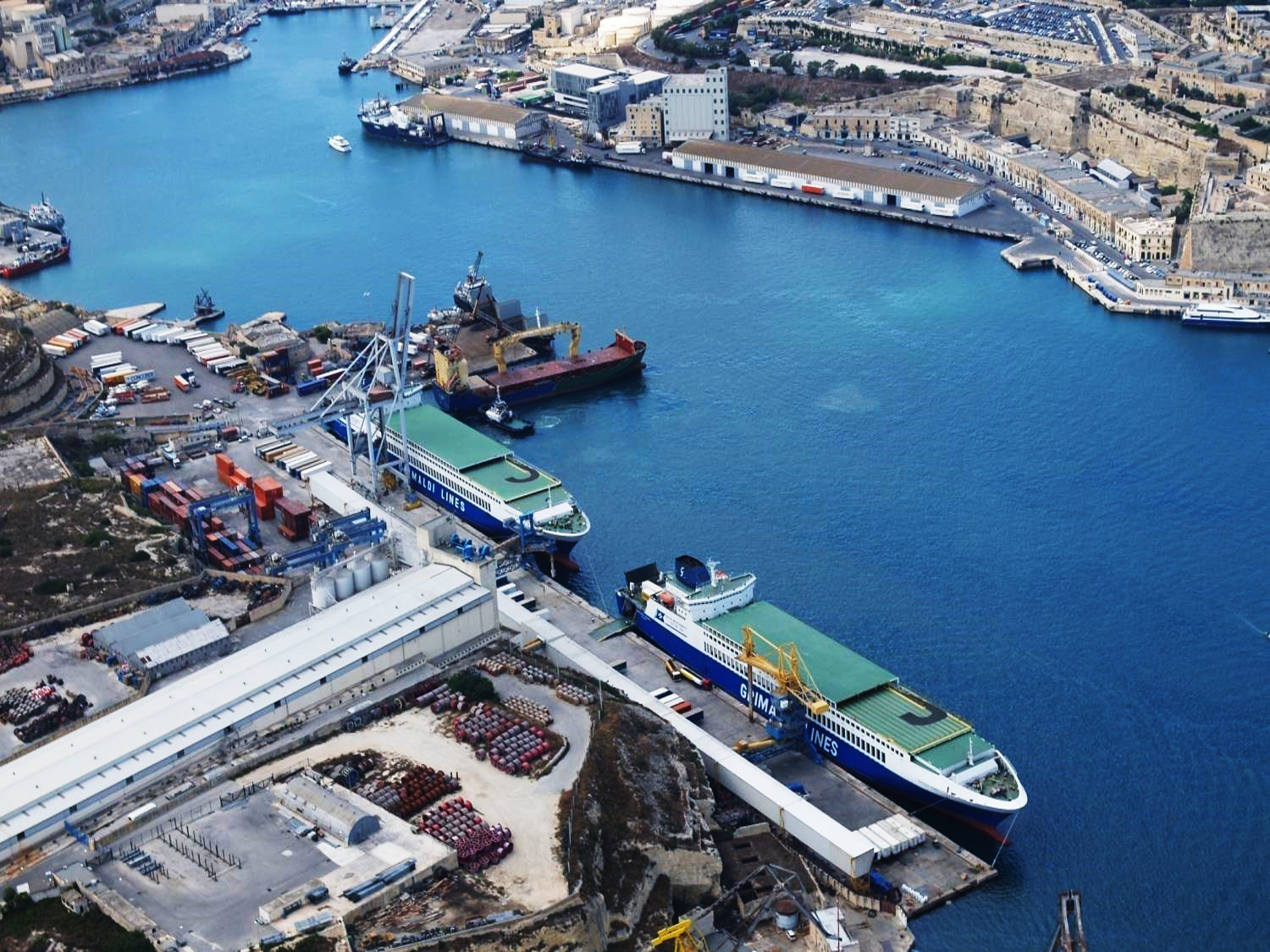 A.P. Moller Capital to acquire Portek International from Mitsui